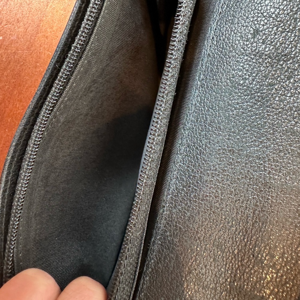 Chanel Black Camellia Wallet - Picture 8 of 9